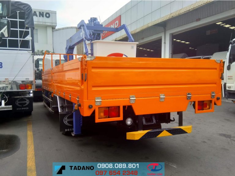Xe tải cẩu Hino 5 tấn gắn cẩu Tadano 3 tấn có rổ treo nâng người lên ...